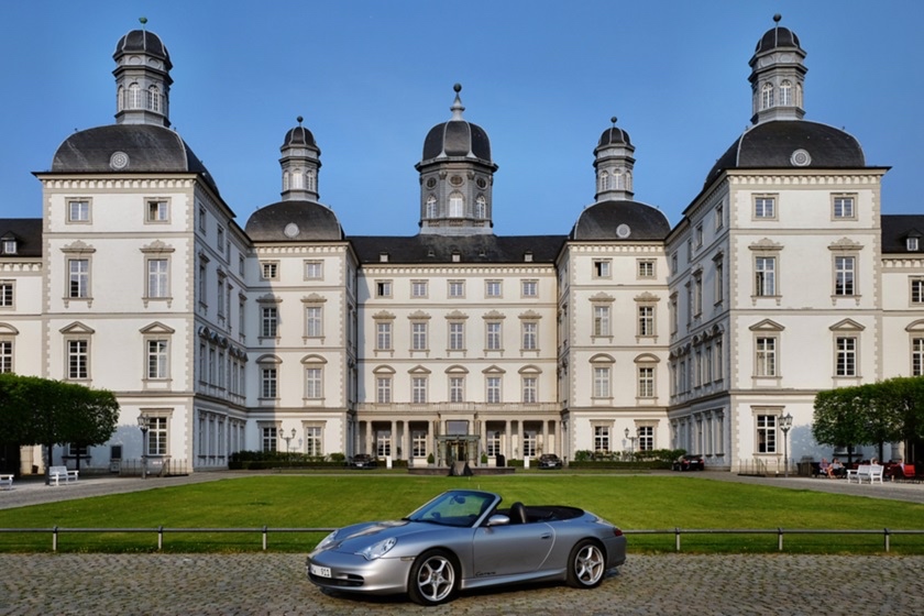 Silver Porsche 911 in front of a German Schloss